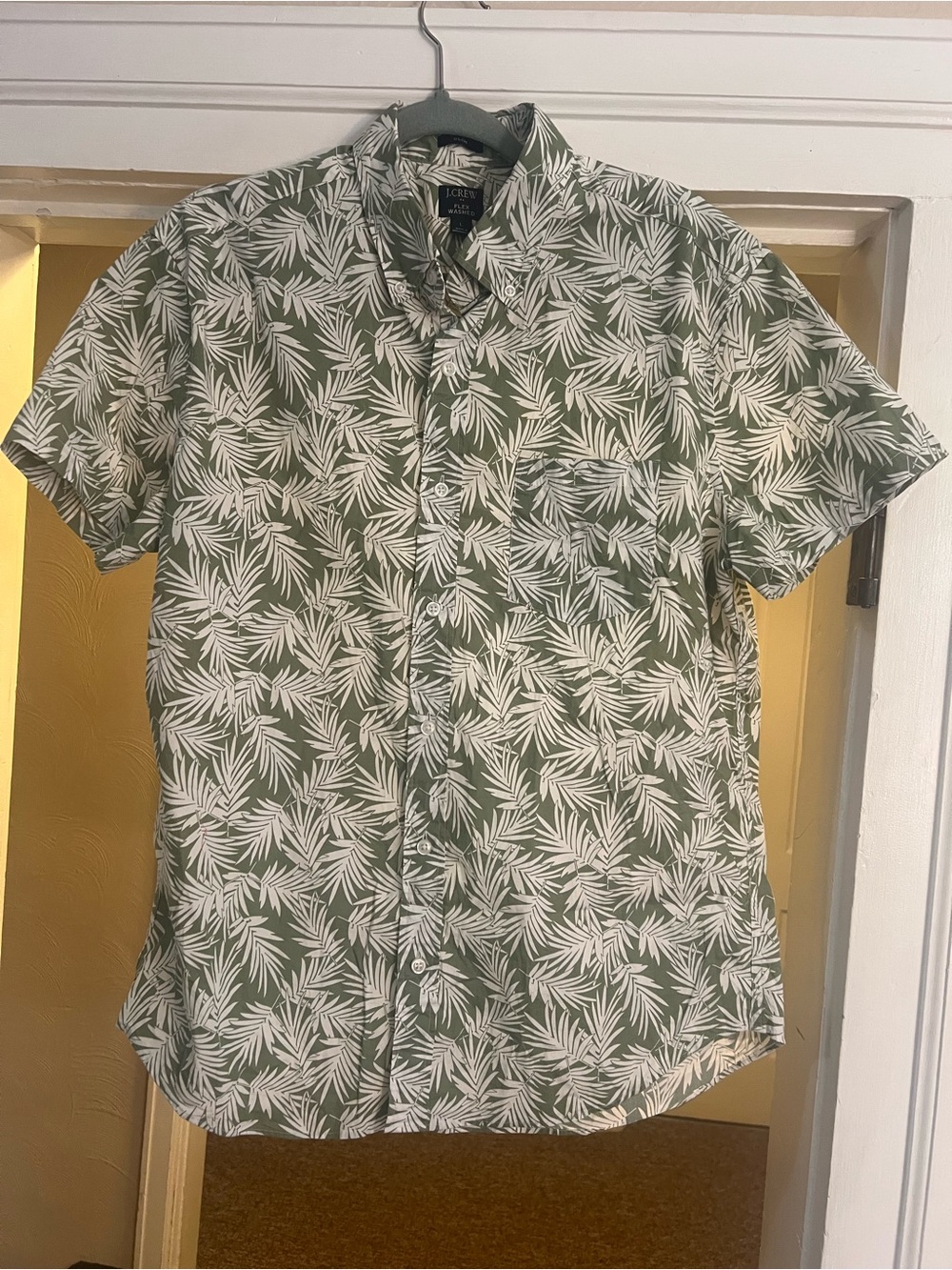 J.CREW Men's Flex Washed Slim Fit Short Sleeve Hawaiian Green Palm Print Shirt L